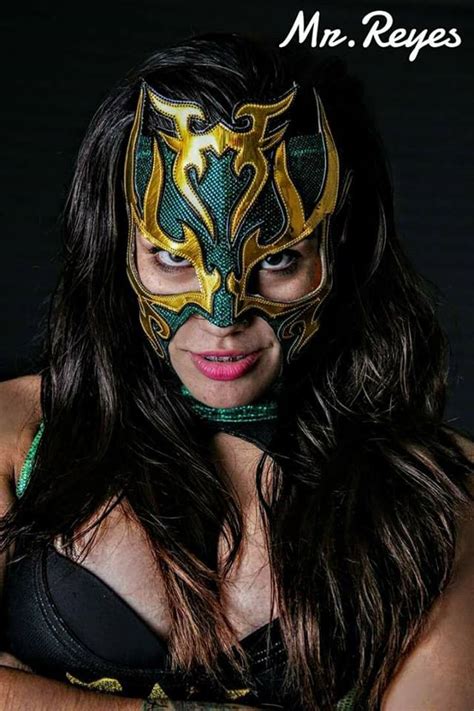 lady chicana|The Luchadoras: La Hiedra